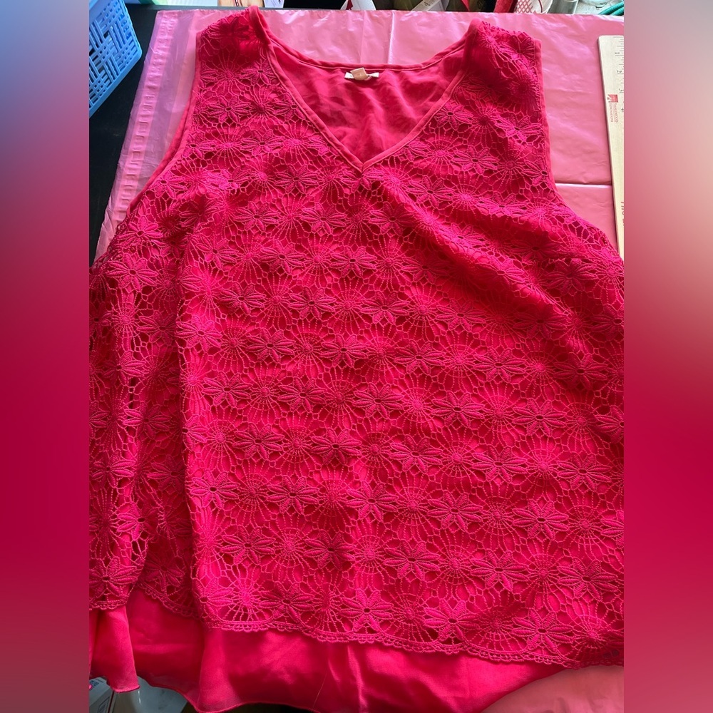 Ultra Pink Lace Tank Top - Vibrant Red